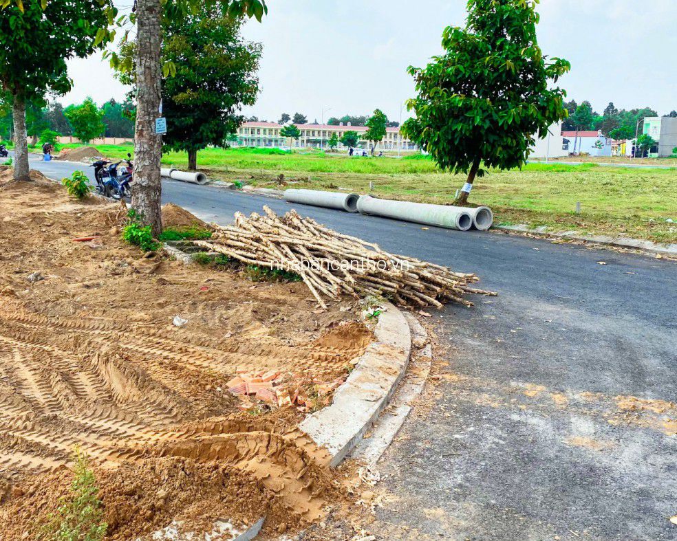 Ra gấp nền cặp lộ 25M Bùi Thị Nghĩa, Bình Thủy, Cần Thơ