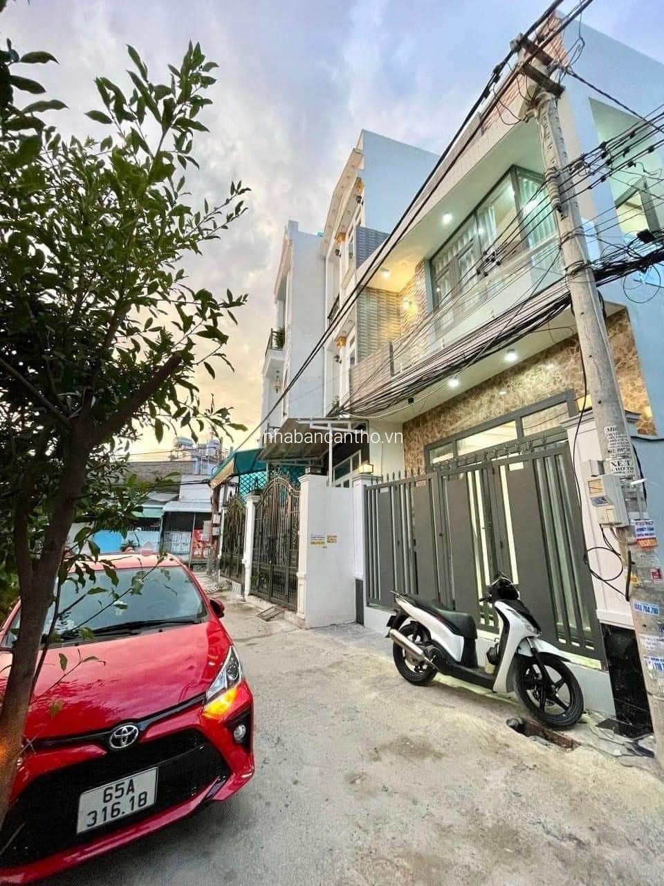 BÁN NHÀ MỚI - GÓC 2 MẶT TIỀN - VỊ TRÍ RẤT ĐẸP - ÔTÔ TỚI NHÀ