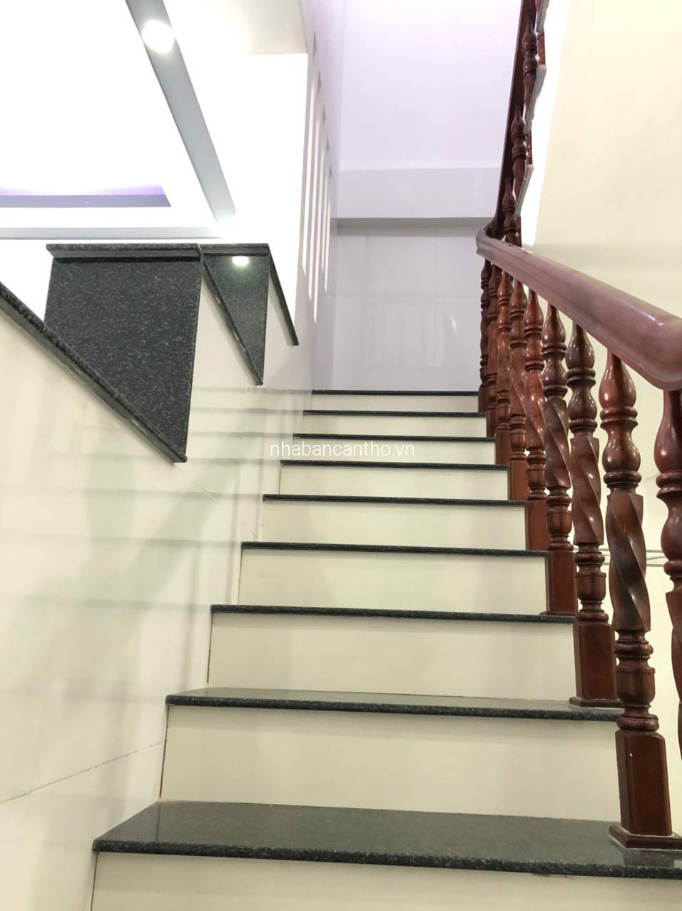 BÁN Nhà 1 trệt 1 lầu (Ngang bệnh viện Nhi Đồng Cần Thơ - Khu dân cư Dầu khí, Đường Nguyễn Văn Cừ - Cách Trường ĐH FPT 400m