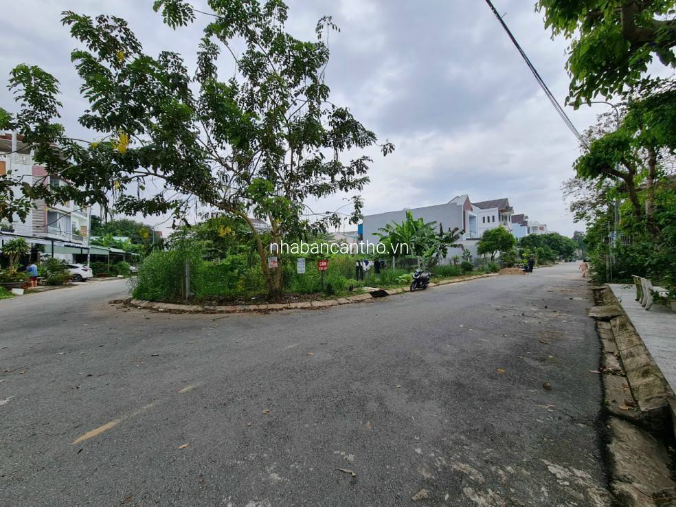 Bán Nền Góc 2 mặt tiền (8,6 x 30) đường số 2 và số 10 KDC XÂY DỰNG CẦN THƠ GIÁP NAM LONG