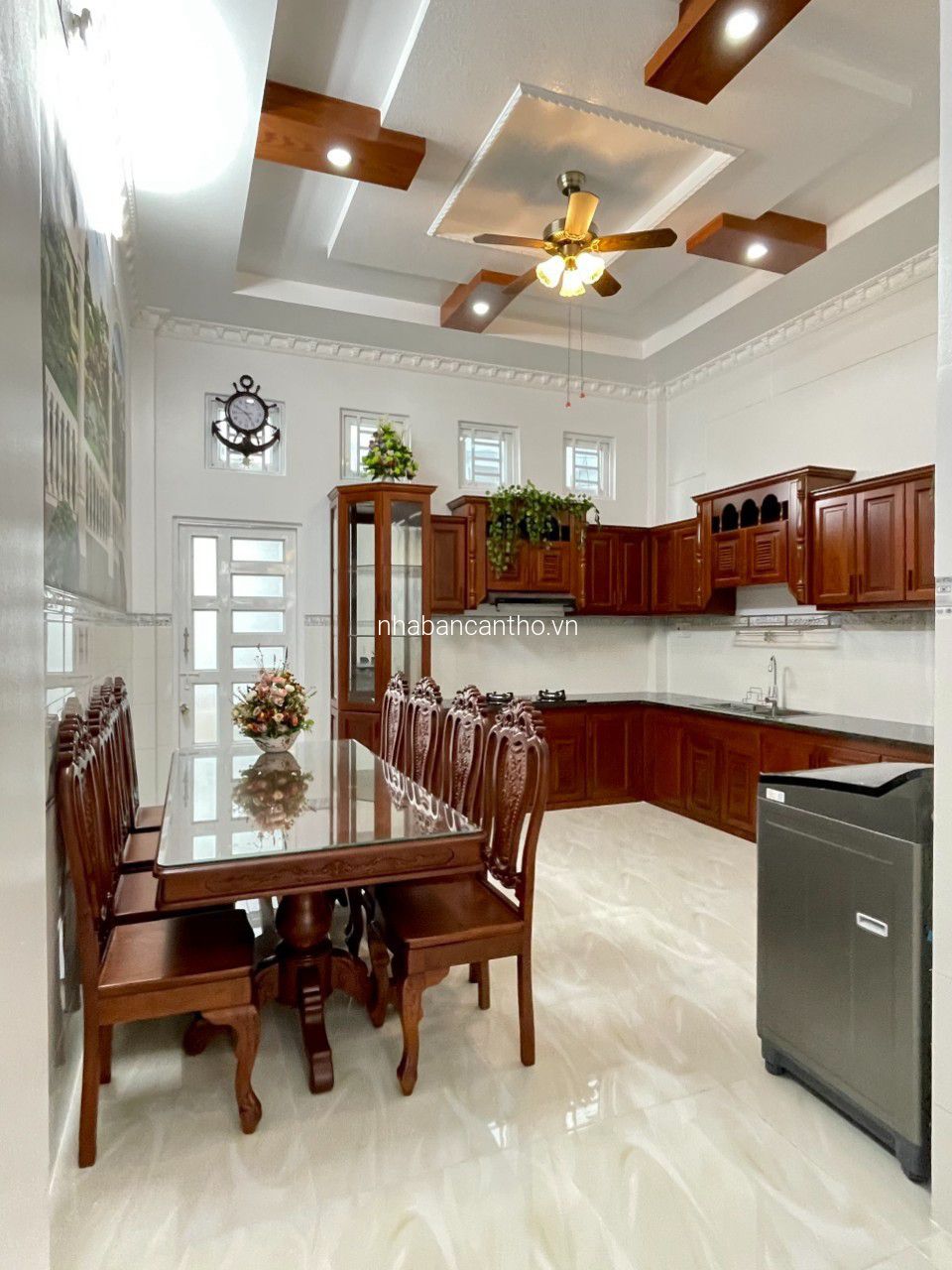 BÁN NHÀ NỘI THẤT GỖ SANG TRỌNG NGAY TRUNG TÂM TP CẦN THƠ - LH 0931.0000.94 GẶP BÌNH