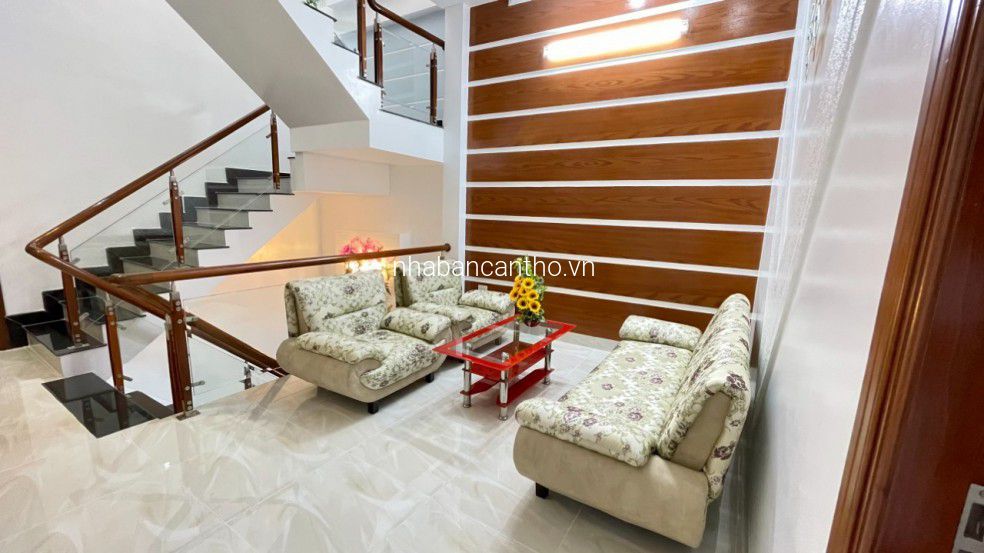 BÁN NHÀ NỘI THẤT GỖ SANG TRỌNG NGAY TRUNG TÂM TP CẦN THƠ - LH 0931.0000.94 GẶP BÌNH