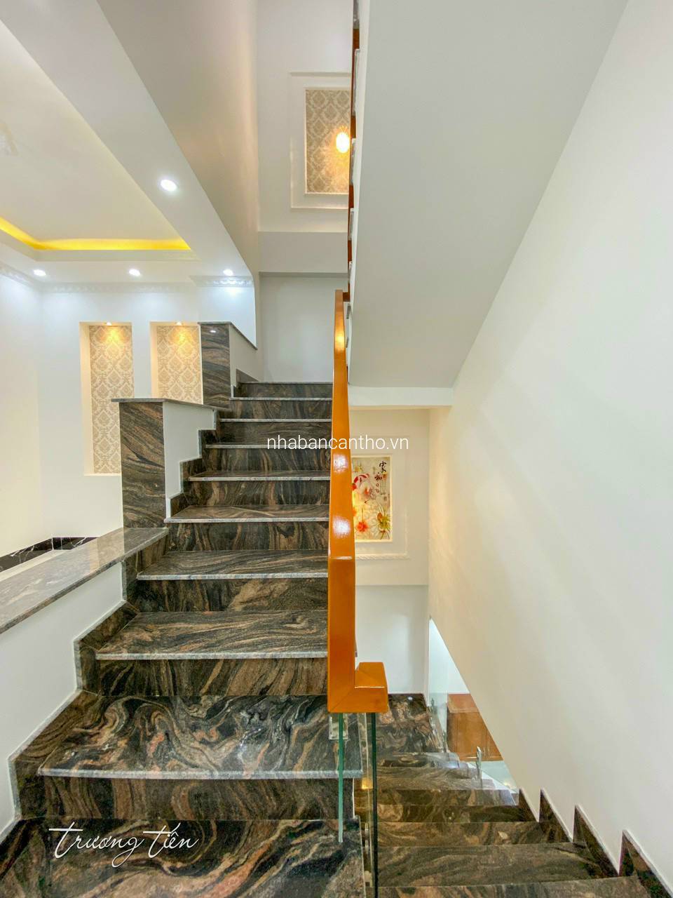 BÁN NHÀ TRỆT 2 LẦU KIỂU DÁNG BIỆT THỰ TẠI KDC HỒNG LOAN