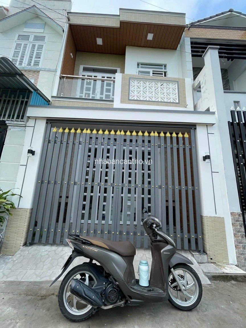 Nhà 1 trệt 1 lầu 3 phòng ngủ kdc 923 - DT: 4,5x16