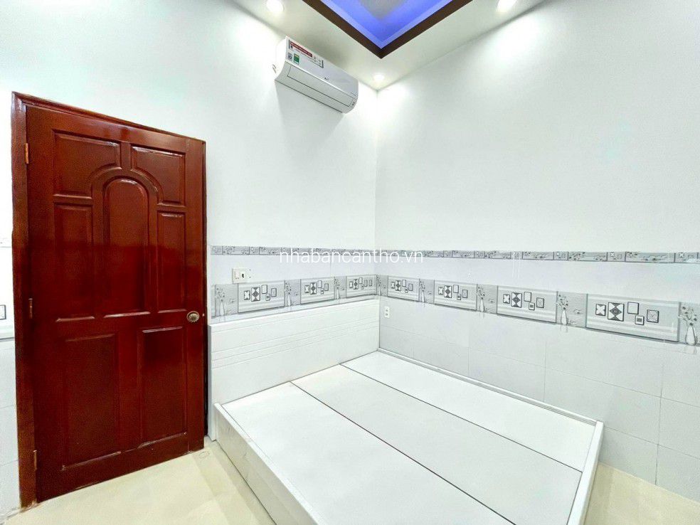 Nhà 1 trệt 1 lầu 3 phòng ngủ kdc 923 - DT: 4,5x16