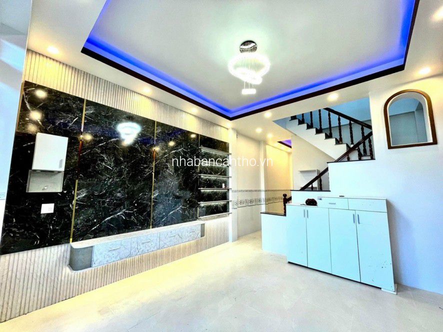 Nhà 1 trệt 1 lầu 3 phòng ngủ kdc 923 - DT: 4,5x16