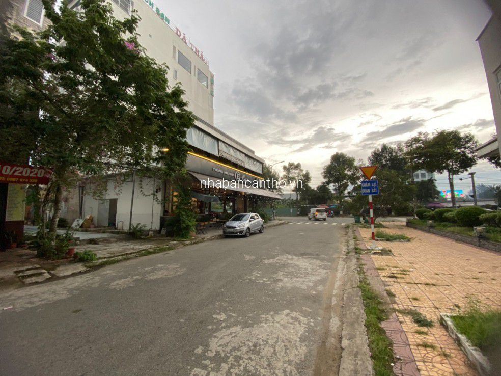 Bán nền đang có nhà tiền chế ngay sau showroom xe Peugeot khu vực phường hưng phú, quận cái răng, tp cần thơ 