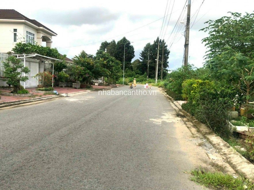 Bán nền biệt thự view mặt tiền lộ và sông rất đẹp, cách chợ phú thứ 500m