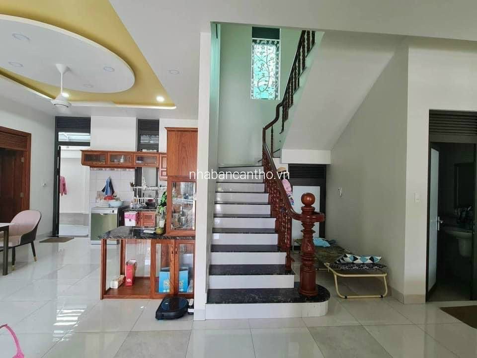 Bán biệt thự vừa xây dựng khu vực hiện đại sang trọng thích hợp để nghỉ dưỡng