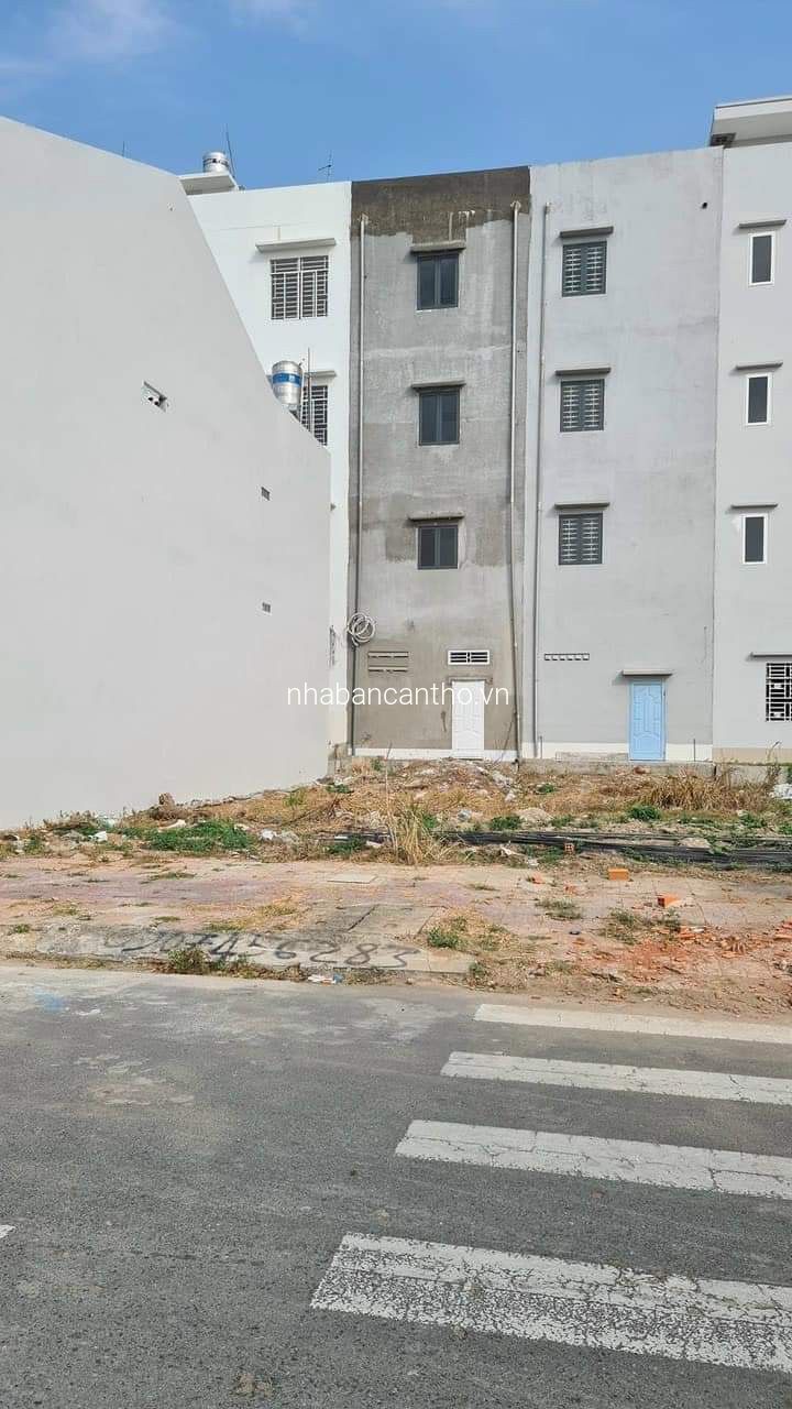 Bán nền trên đường trục thông ra quốc lộ 1A, gần bến xe trung tâm thành phố cần thơ