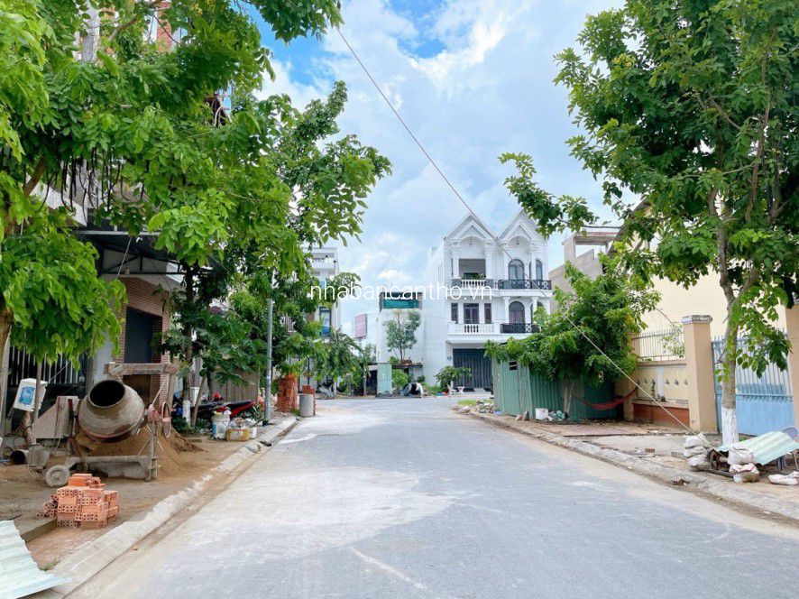 Bán cặp nền góc tuyệt đẹp cách cổng siêu thị Big C cần thơ 300 mét 