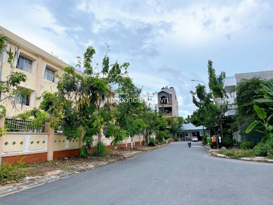 Bán cặp nền góc tuyệt đẹp cách cổng siêu thị Big C cần thơ 300 mét 