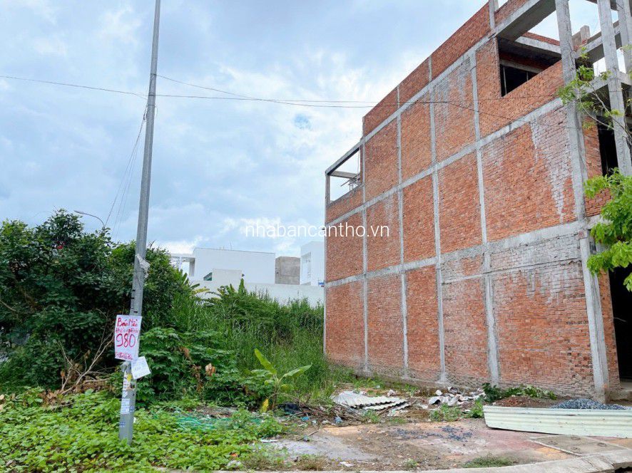 Bán cặp nền góc tuyệt đẹp cách cổng siêu thị Big C cần thơ 300 mét 