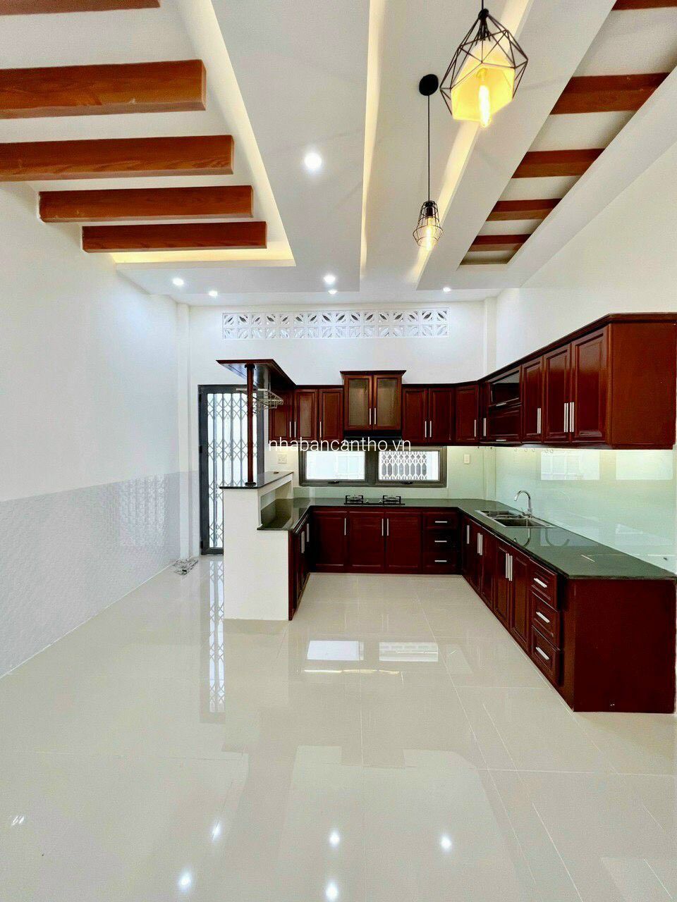 Bán nhà mới đẹp một trệt hai lầu khu dân cư xung túc đầy đủ tiện nghi 