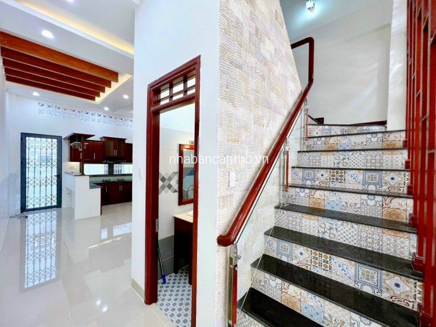 Bán nhà mới đẹp một trệt hai lầu khu dân cư xung túc đầy đủ tiện nghi 