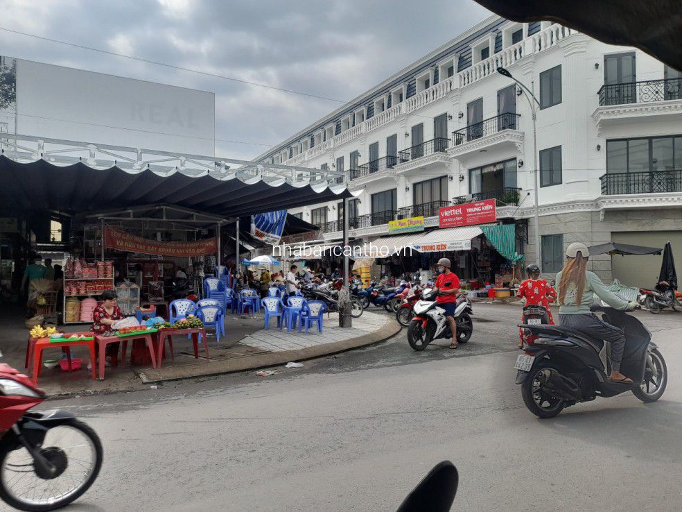 BÁN NHÀ MẶT TIỀN 5 KHU CHỢ THUẬN TIỆN VỪA Ở VỪA KINH DOANH