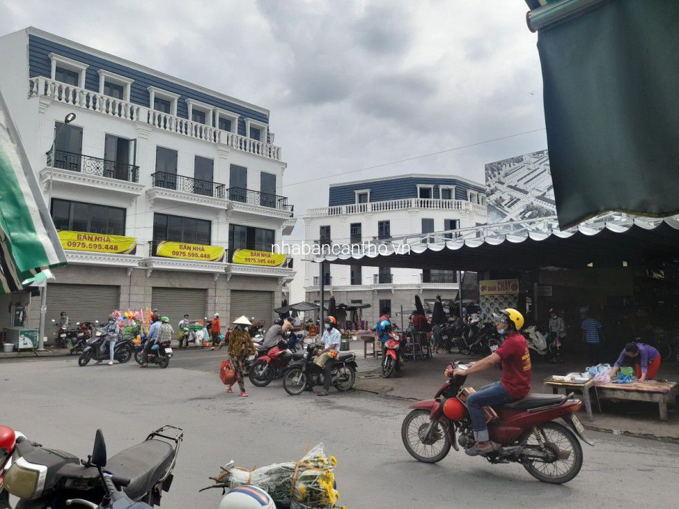 BÁN NHÀ MẶT TIỀN 5 KHU CHỢ THUẬN TIỆN VỪA Ở VỪA KINH DOANH