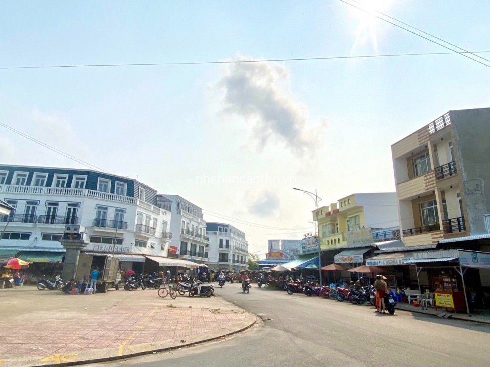 Cần Bán Nhà Mặt Tiền Ngay Chợ Nhận Nhà Kinh Doanh Được Liền