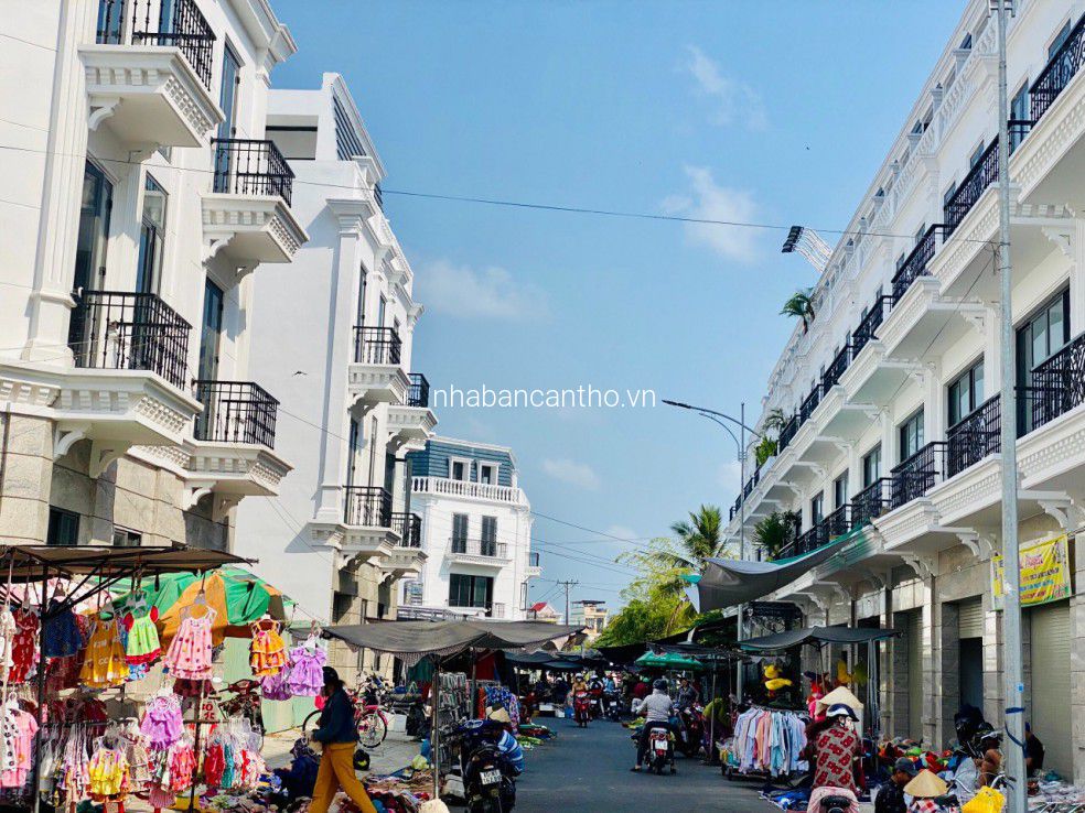 Nhà 3 Lầu Mặt Tiền Chợ ngay Thị Trấn Thới Lai Hỗ trợ vay