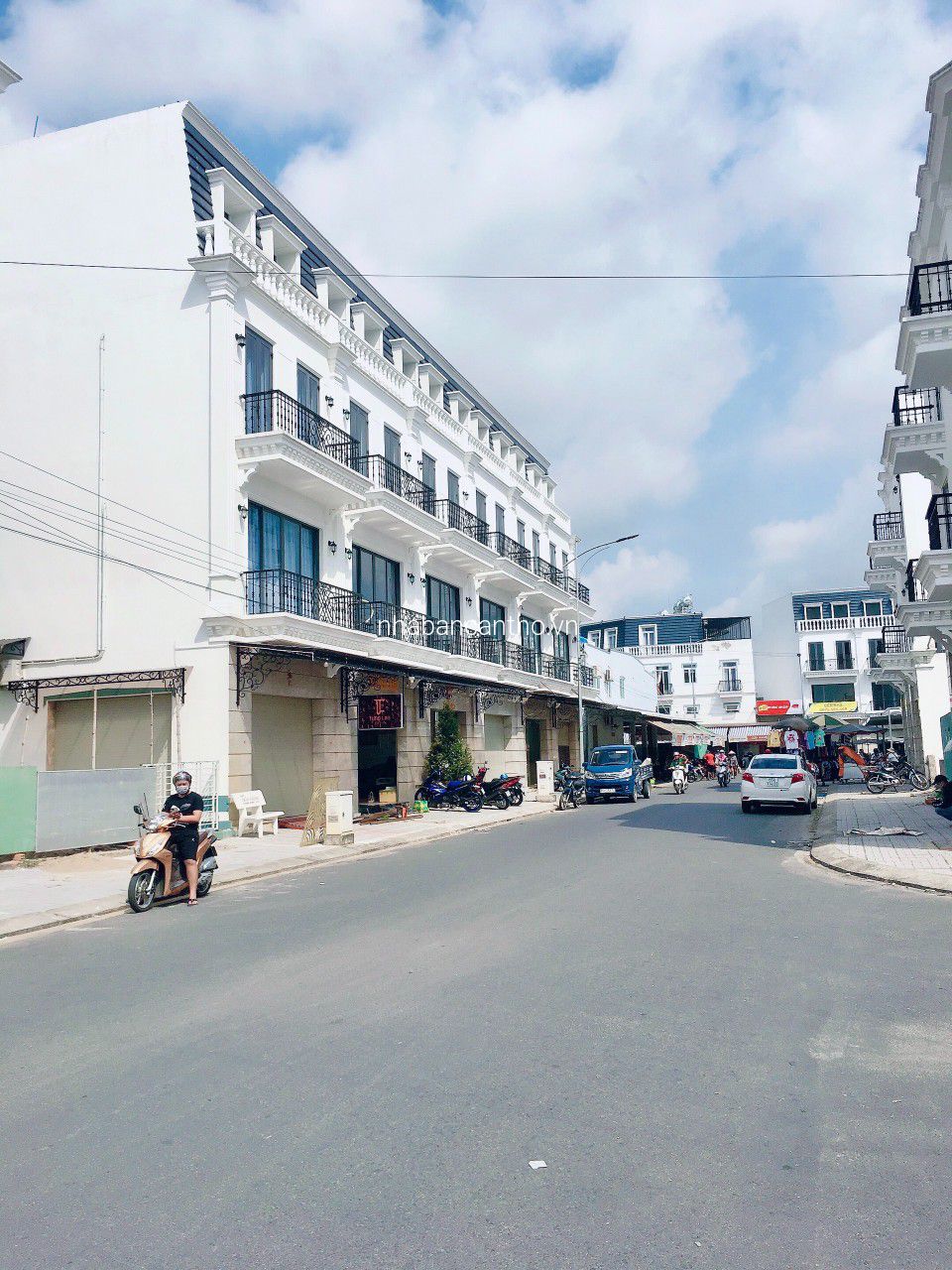 Bán nhà ngay chợ mặt tiền kinh doanh