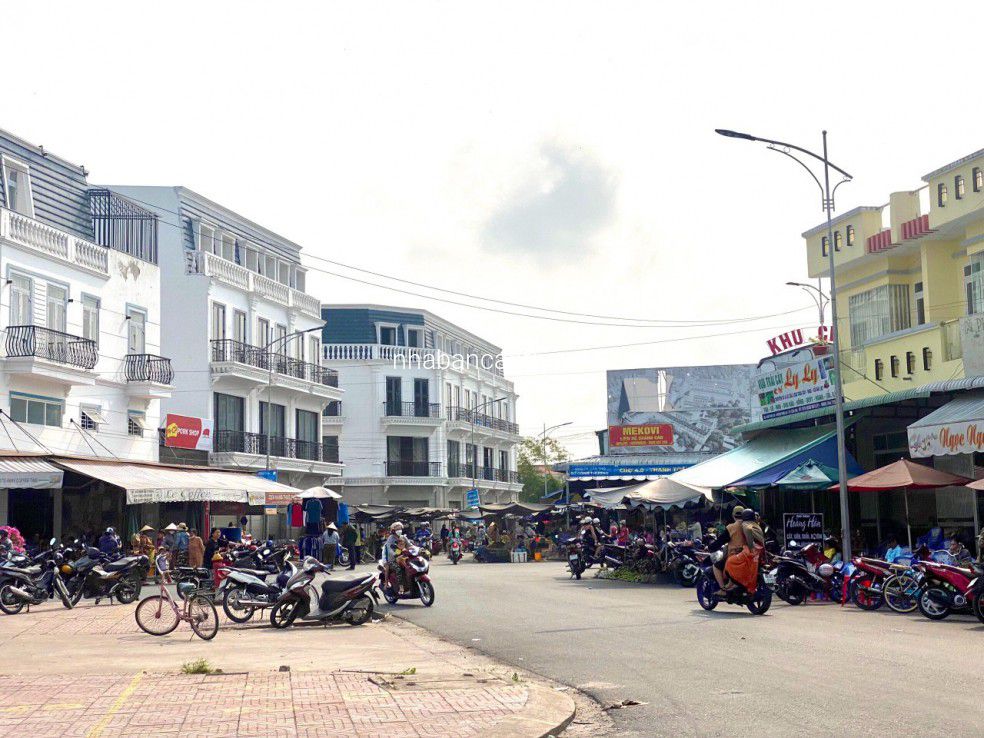 Nhà mới mặt tiền ngay Chợ Thị Trấn Thới Lai