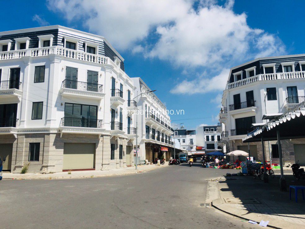Nhà mặt tiền ở chợ kinh doanh nhộn nhịp tại thị trấn thới lai