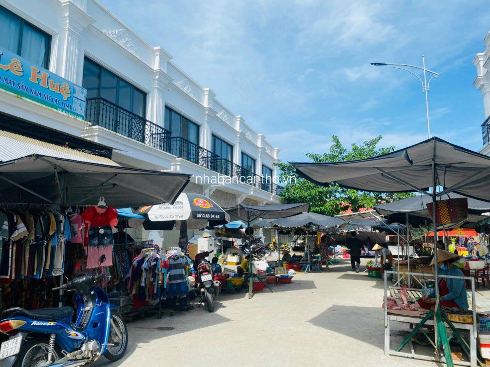 Nhà gốc mặt tiền chợ thuận tiện kinh doanh