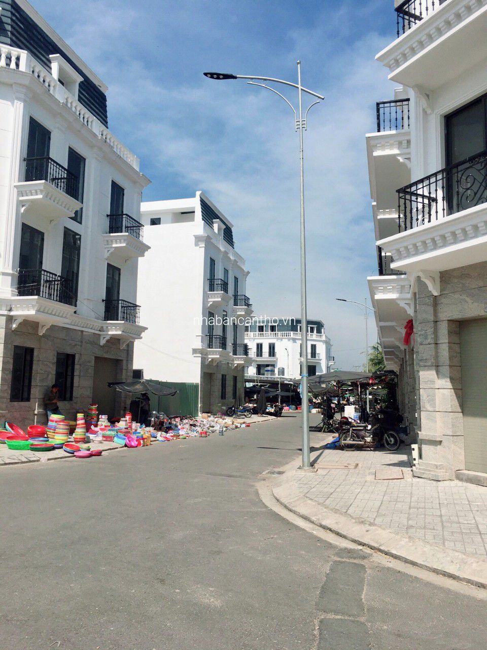Cần bán nhà mặt tiền chợ 