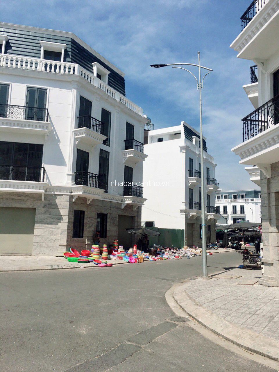 Cần bán nhà mặt tiền chợ 