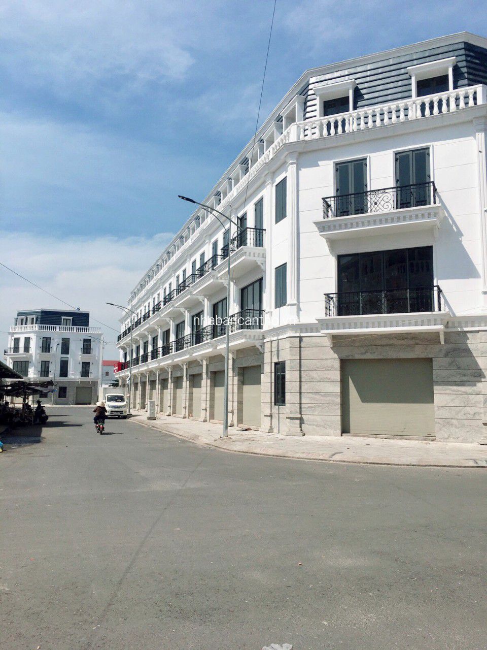 Cần bán nhà mặt tiền chợ 