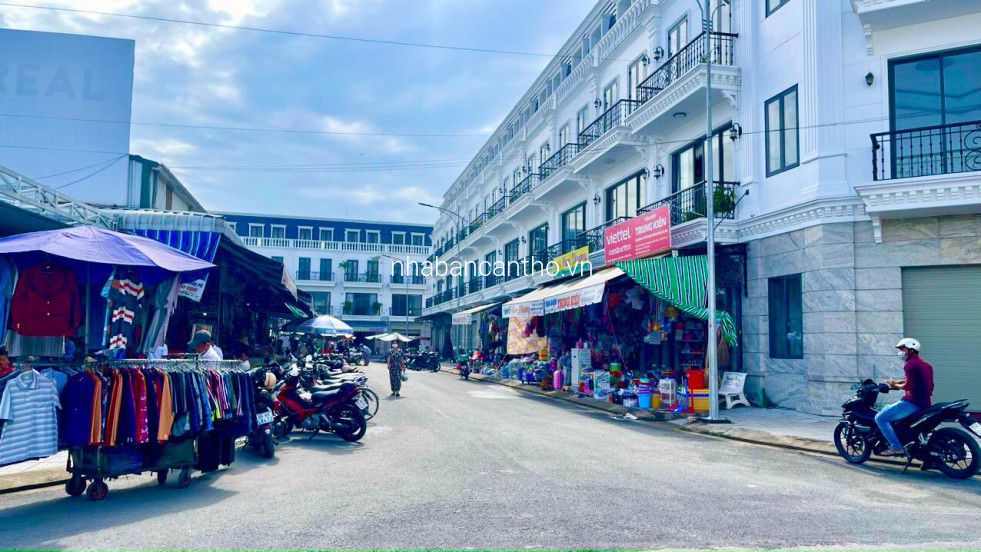 Bán nhà mặt tiền chợ Thị trấn thới lai Cần Thơ