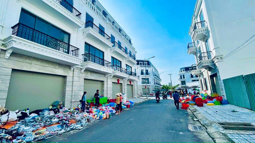 Bán nhà mặt tiền chợ Thị trấn thới lai Cần Thơ